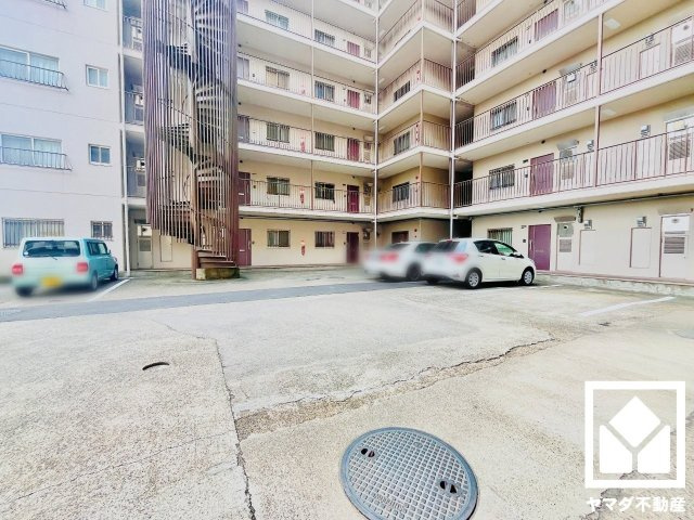 向陽セントラルハイツの駐車場