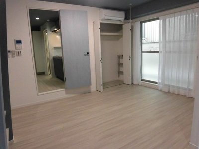 【居間・リビング】 | エヌエムスワサントトワ | 広々とした洋室です