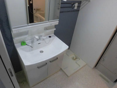 【洗面所】 | エヌエムスワサントトワ | 脱衣所には独立洗面台と洗濯機置き場があります