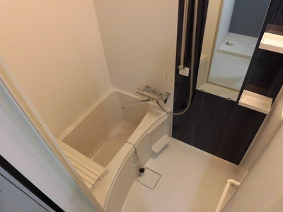 【浴室】 | エヌエムスワサントトワ | 清潔感のある浴室です