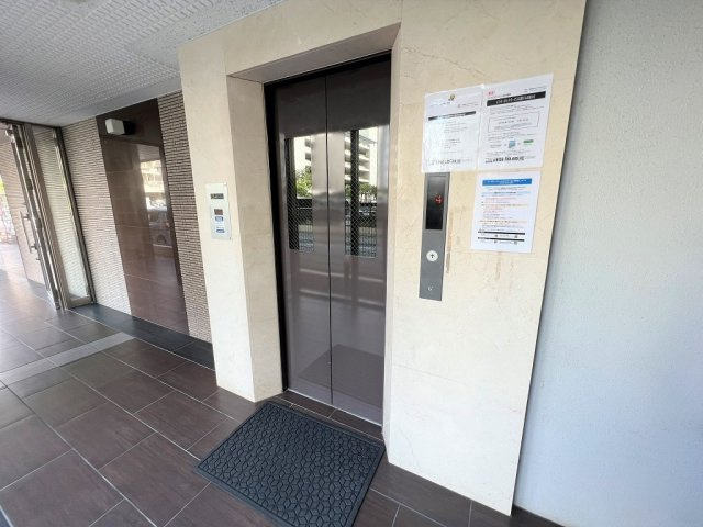 アイワプラザのエントランス