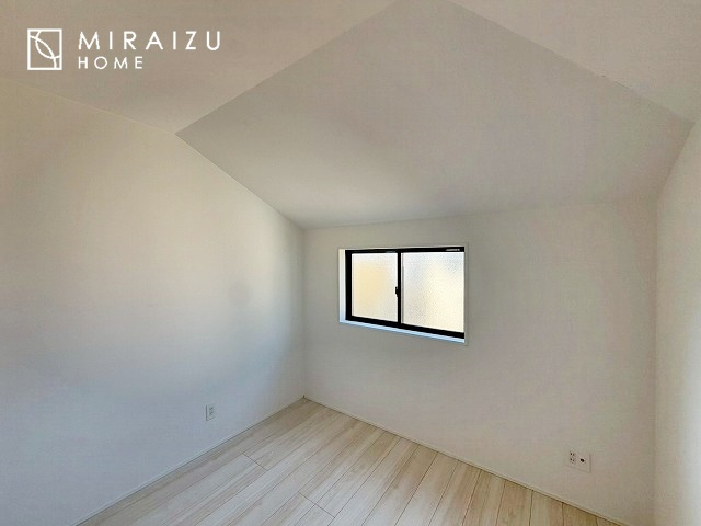 【寝室】 | 建物完成につき、実際のお部屋をごゆっくりご見学いただけます。お休みの日にご家族で見学はいかがでしょう。