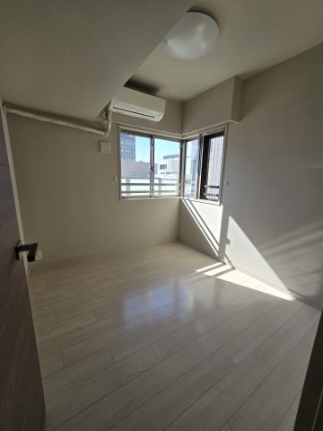プラセシオン名古屋伏見8階　2LDKの洋室
