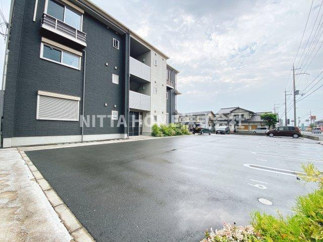 シャーメゾン　アイの駐車場|駐車場は１台家賃込みとなります！！