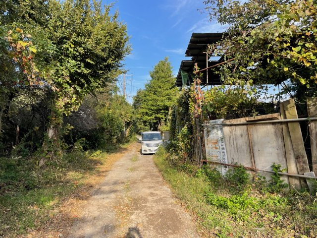 鎌ケ谷市初富　土地の外観|前面道路は未舗装です