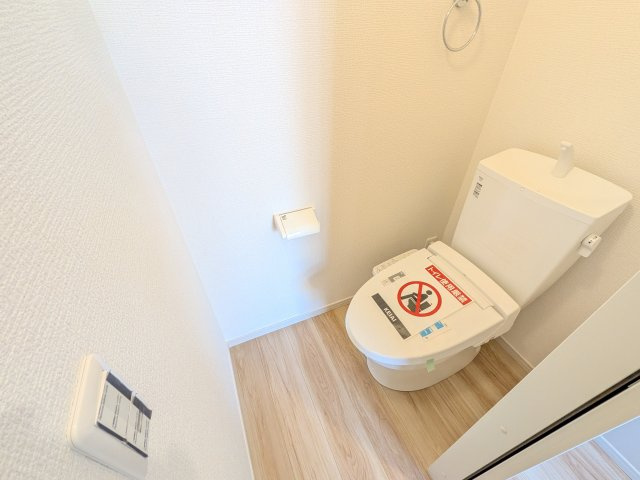 土浦市桜町2期　新築戸建のトイレ|高い節水性能で、水道代を大幅にカット。環境とお財布に優しく、家計をしっかりサポートします。
もちろん温水洗浄便座付きです♪