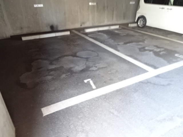 オーセント飯田の駐車場