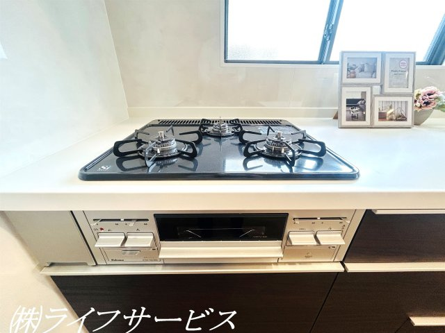 【キッチン】 | 十三東４丁目中古戸建 | グリル/３口ガスコンロでお料理も楽々