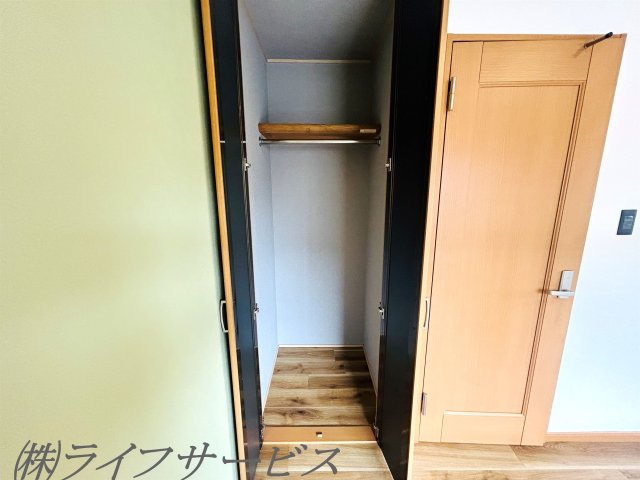 【収納】 | 十三東４丁目中古戸建 | ３階洋室6.7帖/クローゼット有