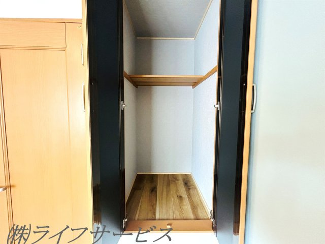 【収納】 | 十三東４丁目中古戸建 | ３階洋室6帖/クローゼット2ヵ所有