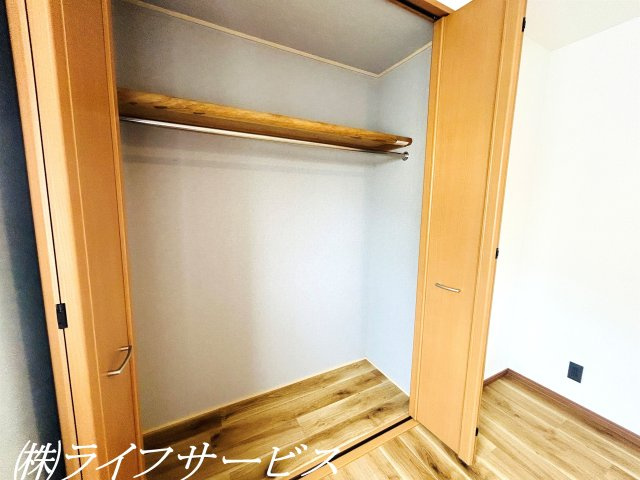 【収納】 | 十三東４丁目中古戸建 | ３階洋室6帖/クローゼット2ヵ所有