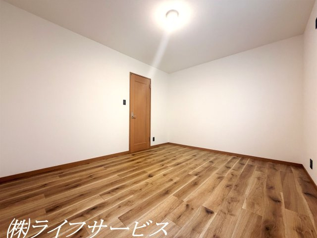 【洋室】 | 十三東４丁目中古戸建 | 1階洋室広々7.8帖
