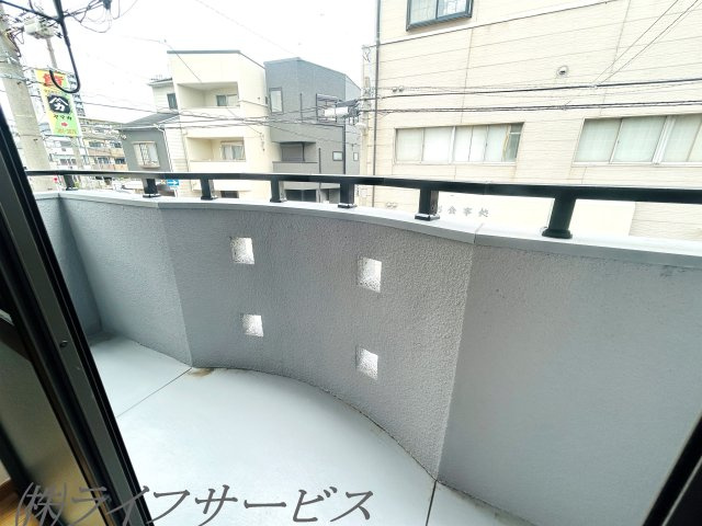 【バルコニー】 | 十三東４丁目中古戸建 | ２階バルコニー／塗装工事済！