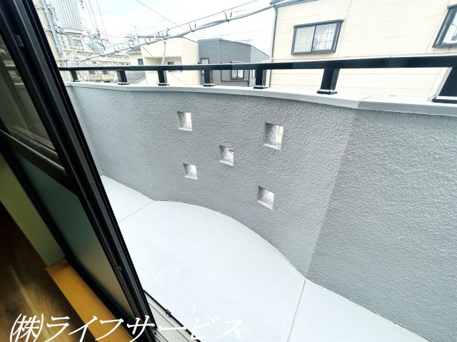 【バルコニー】 | 十三東４丁目中古戸建 | ３階バルコニー／塗装工事済！