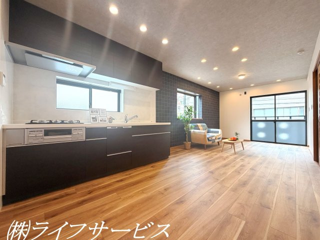 【居間・リビング】 | 十三東４丁目中古戸建 | ２階ＬＤＫ14.5帖