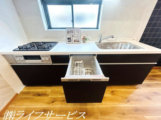 【キッチン】 | 十三東４丁目中古戸建 | 家事の時短にうれしいビルトイン食器洗浄乾燥機付！