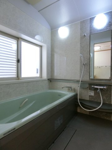 新潟市東区新松崎3丁目の浴室