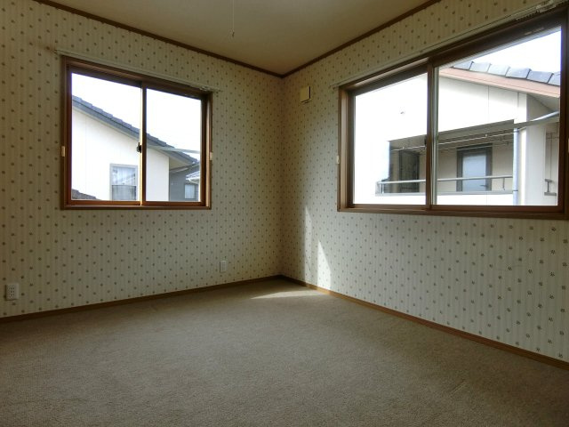 新潟市東区新松崎3丁目の洋室