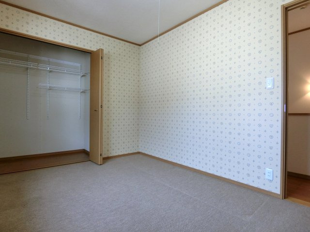 新潟市東区新松崎3丁目の洋室