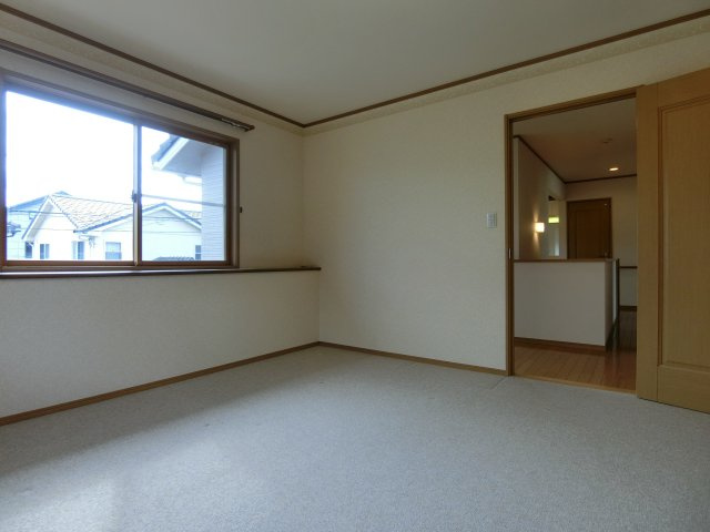 新潟市東区新松崎3丁目の洋室