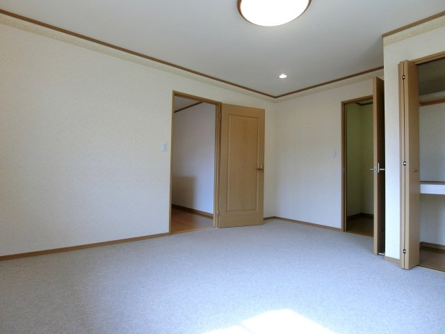 新潟市東区新松崎3丁目の洋室