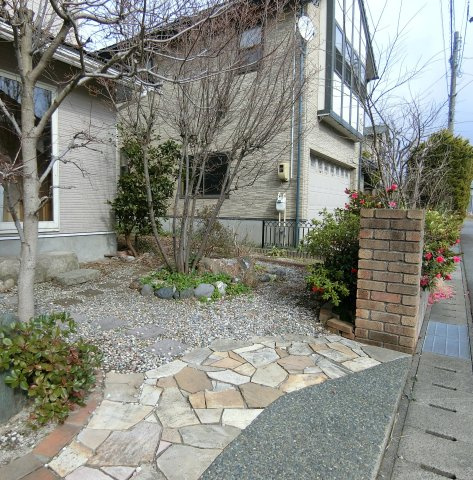 新潟市東区新松崎3丁目の庭