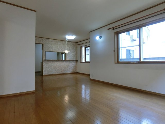 新潟市東区新松崎3丁目の居間・リビング