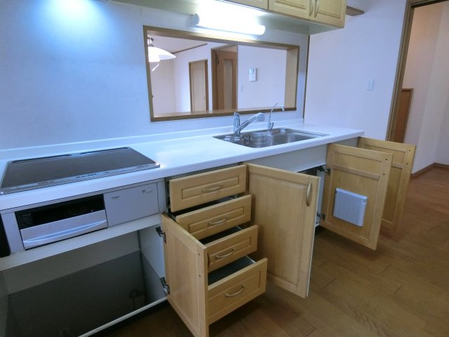 新潟市東区新松崎3丁目のキッチン