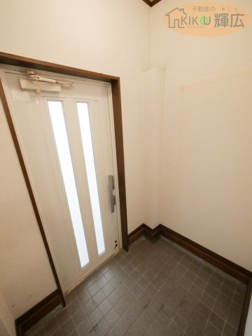 明石市二見町西二見　中古戸建の玄関