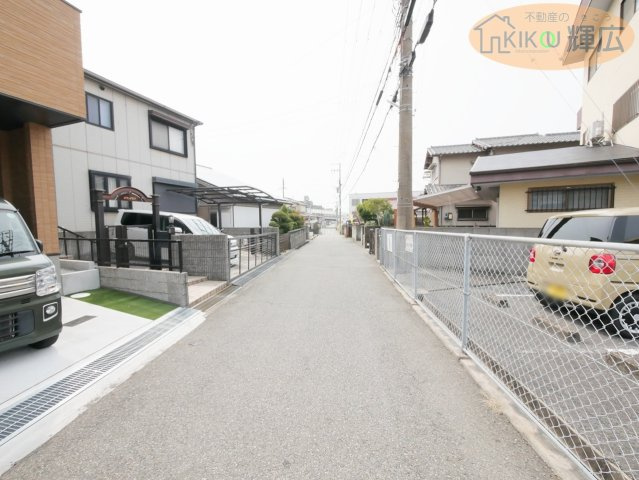 明石市二見町西二見　中古戸建の前面道路含む現地写真