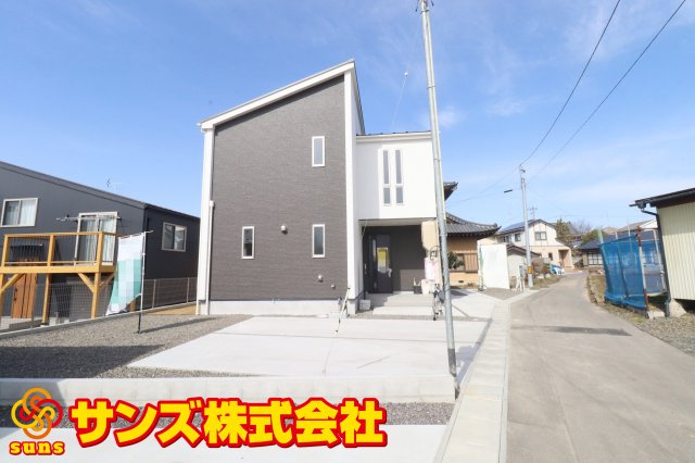 郡山市大槻町字室ノ木　　　１号棟　　　朝日が丘小学校、郡山第７中学区の外観|北東側から見た駐車場を含む外観
