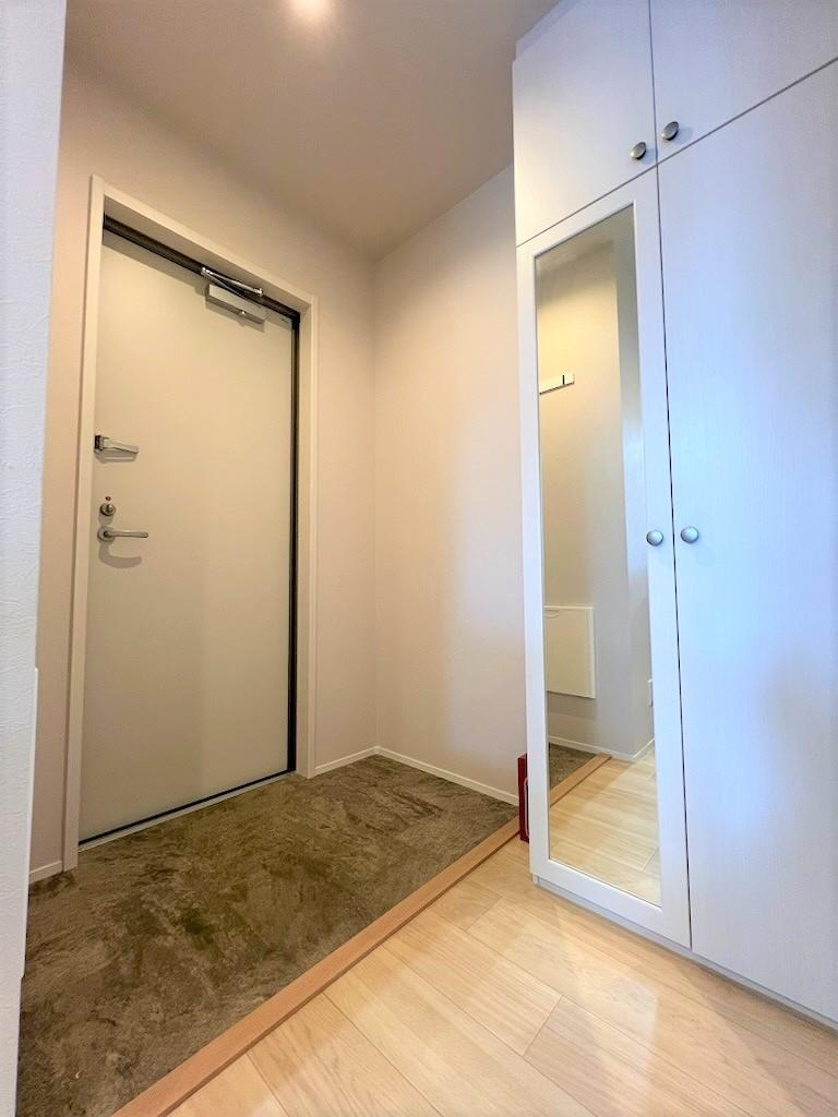 ウィステリアＡの玄関|※写真は101のもの