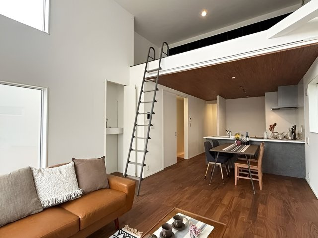 杉並区今川3丁目　吹抜リビング×ロフト　車庫付デザイン住宅　全3棟の画像