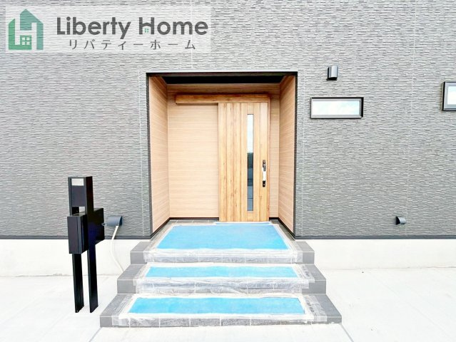 常総市大房　新築戸建のエントランス
