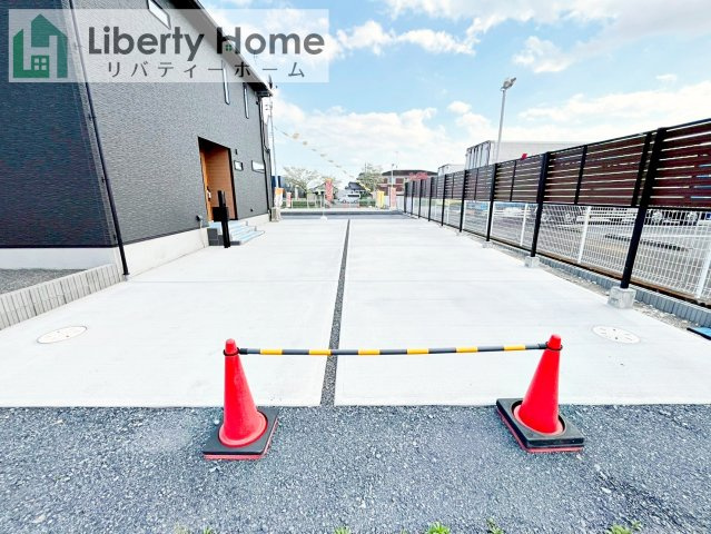 常総市大房　新築戸建の駐車場