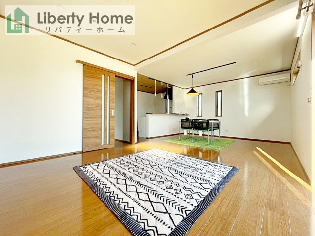 常総市大房　新築戸建の居間・リビング