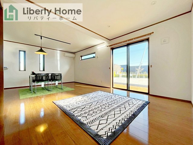 常総市大房　新築戸建の居間・リビング