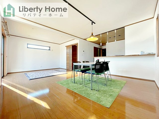 常総市大房　新築戸建の居間・リビング