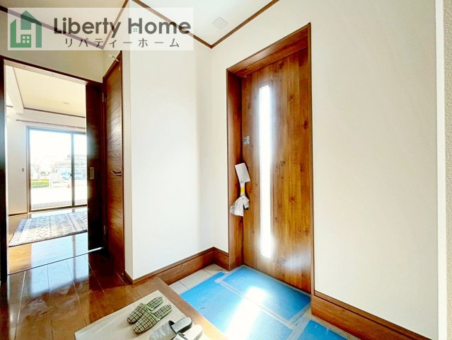 常総市大房　新築戸建の玄関