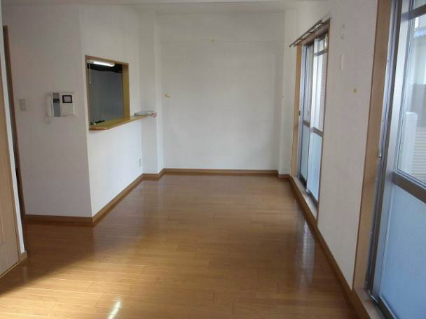 ラトゥール一社の居間・リビング