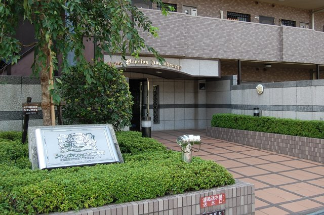 ライオンズマンション朝霞本町|緑を感じられるエントランス