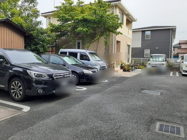 ジェン・ルーの駐車場