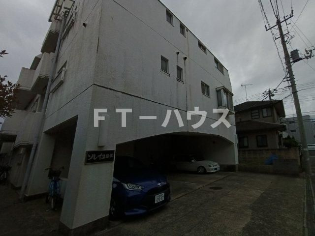 ソレイユ幕張の駐車場