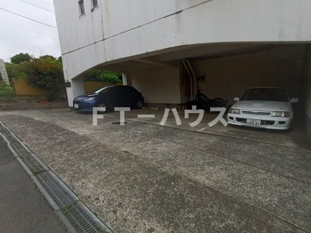 ソレイユ幕張の駐車場