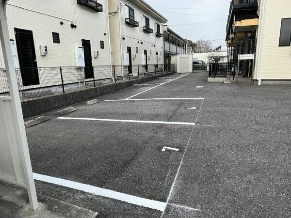 メゾン・ド・ルミエールC　　　刈谷市近郊の賃貸はクラスホームの駐車場