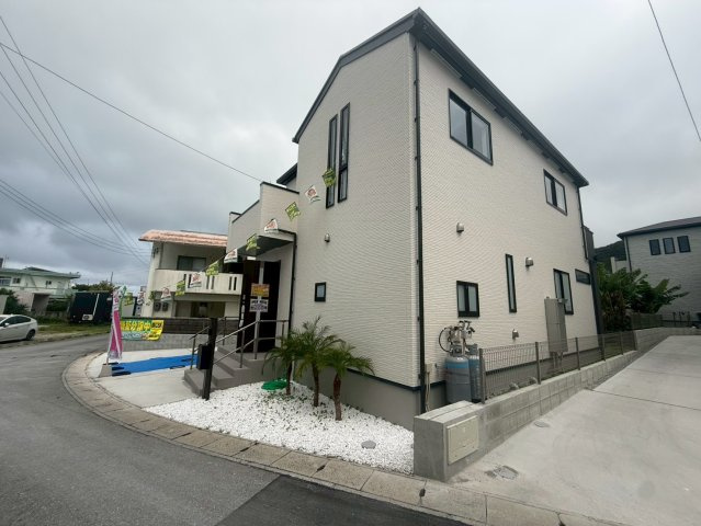 ★★南城市知念安座真3期₋3号棟の前面道路含む現地写真