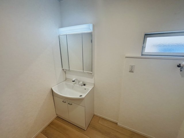 GRAFARE REUSE HOUSE高浜市芳川町｜名古屋市の戸建ならホームアップの独立洗面台|就寝前や朝の身支度の際など、快適にお使いいただける洗面台