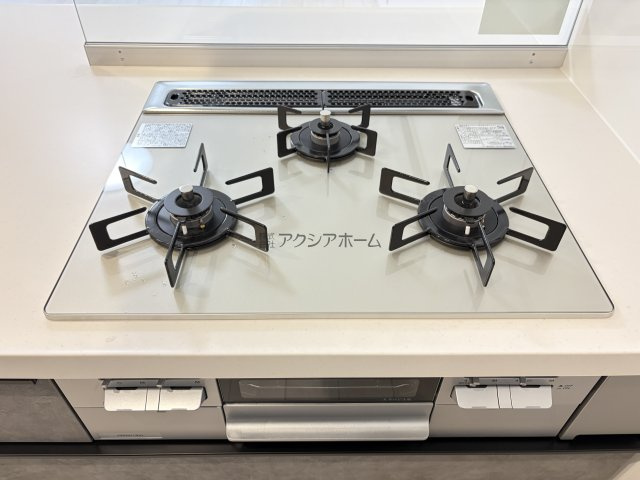 所沢市東狭山ケ丘1丁目・全1棟　新築一戸建　～3階建～の設備|3口ガスコンロ