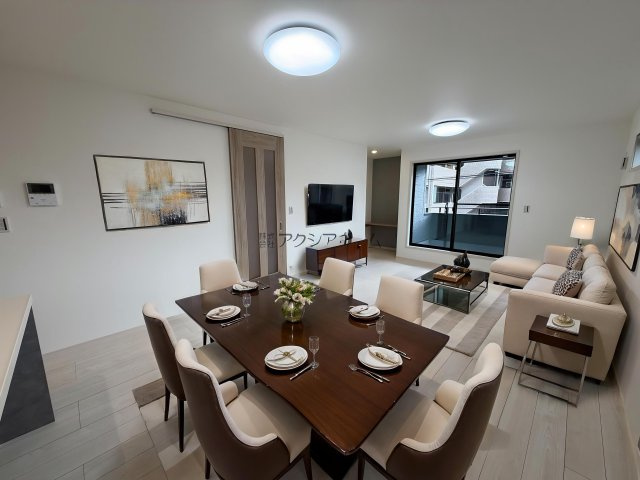 所沢市東狭山ケ丘1丁目・全1棟　新築一戸建　～3階建～の内装|2階LDK19.5帖南側（家具はCG画像での表示になります）