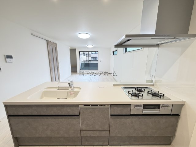 所沢市東狭山ケ丘1丁目・全1棟　新築一戸建　～3階建～のキッチン|リビングが見渡せる対面式キッチン